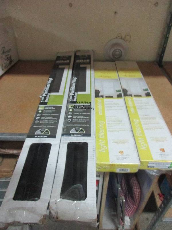 lot 14 image: 4 blinds - 2 -23 x 42     2 - 32 x 48