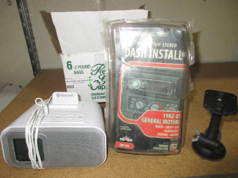 lot 15 image: ihome bluetooth speaker - gm cd player install kit