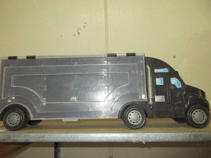 lot 18 image: hotwheels car hauler