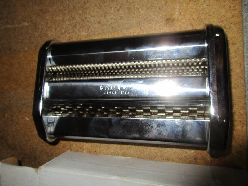 lot 19 image: Fantes pasta cutter