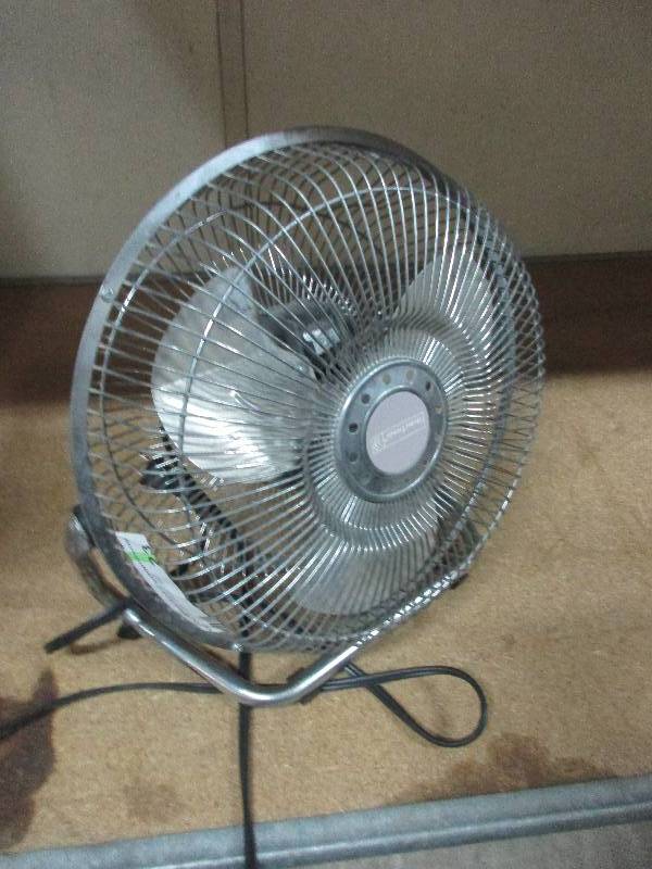 lot 23 image: fan