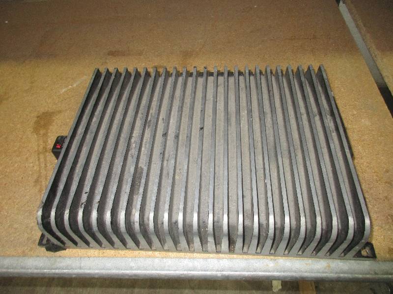 lot 24 image: kicker amp