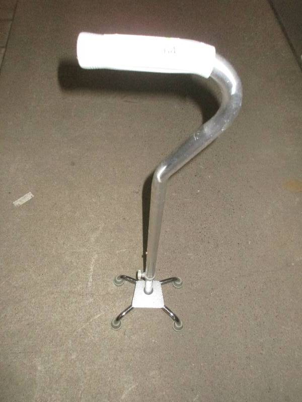 lot 64 image: 4 post cane