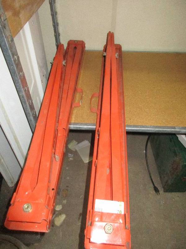 lot 70 image: 2 folding saw horses