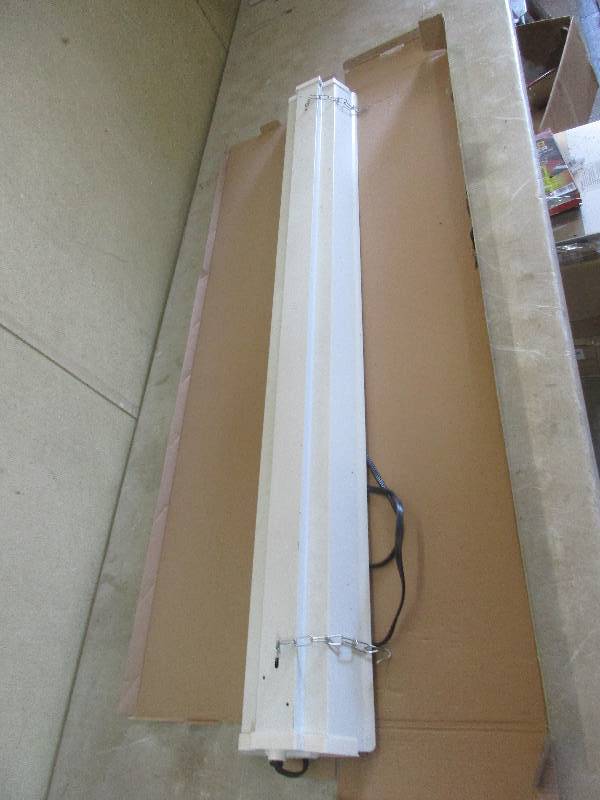 lot 90 image: plug in florescent light