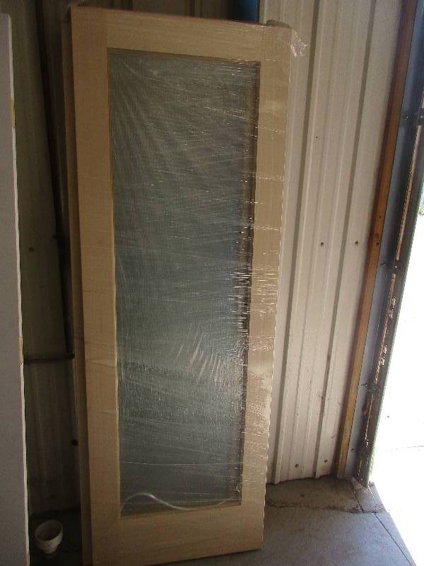 lot 92 image: 2 french doors no frame 28 x 80