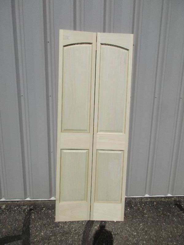lot 94 image: bi-fold door 29.5 x 78 wood grain