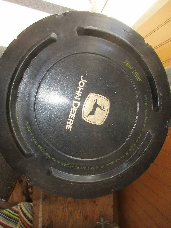 lot 106 image: John Deere filter AT316334