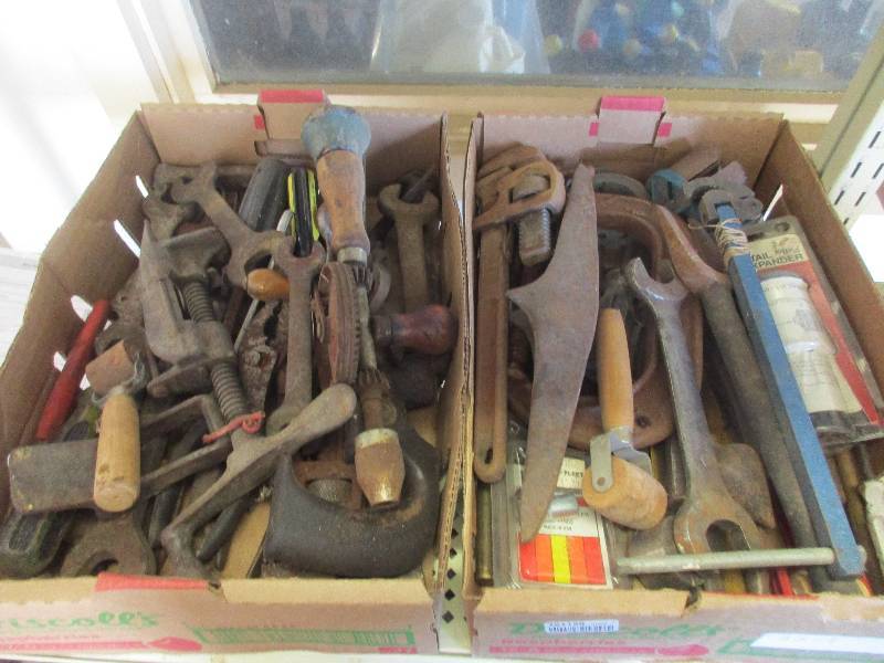 lot 33-1 image: 2 boxes vintage tools