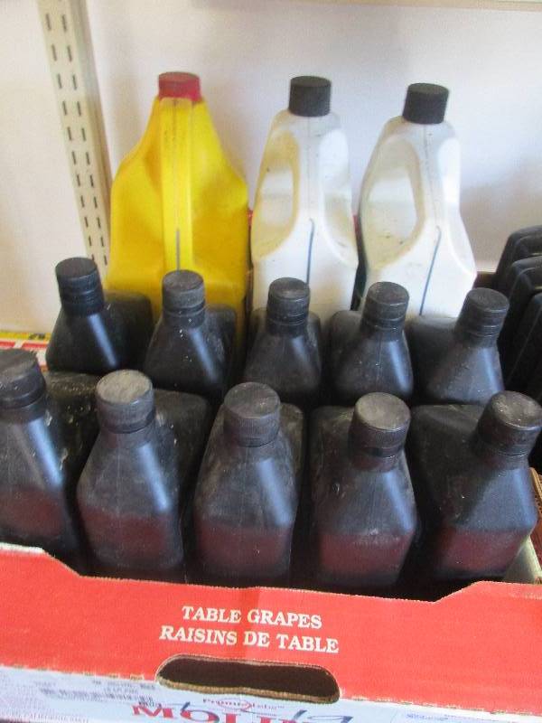 lot 33-3 image: 3 - 5 quart jugs of unopened oil and 10 quarts Dextron automatic transmission fluid - unopened