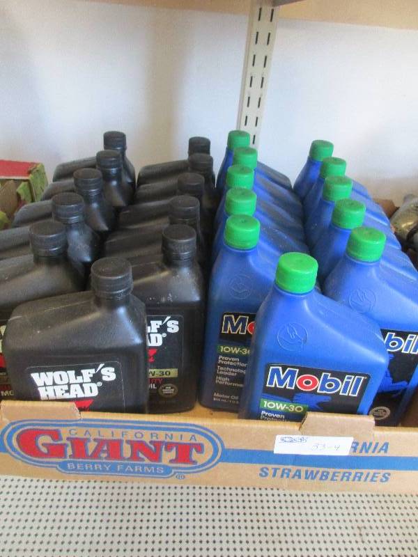 lot 33-4 image: 22 quarts unopened 10-30 motor oil
