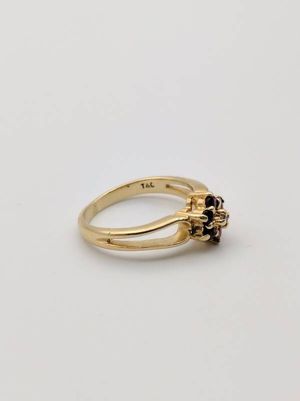 10k Yellow Gold Ruby Flower Ring 1.55 G
