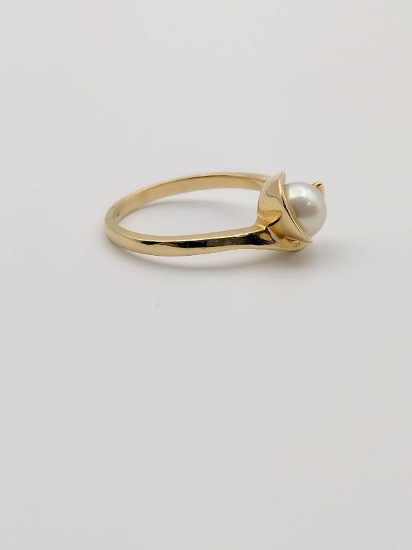 14k Yellow Gold Pearl Ring 2.85 G