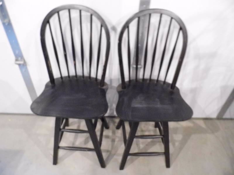 2 Wood Swivel Bar Stools