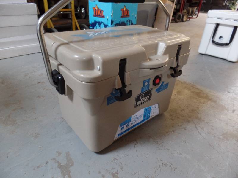 NICE ROTO MOLDED COOLER