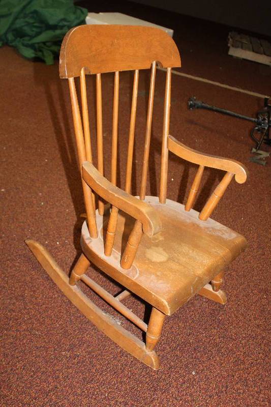 lot 10 image: Wood Rocking Chair