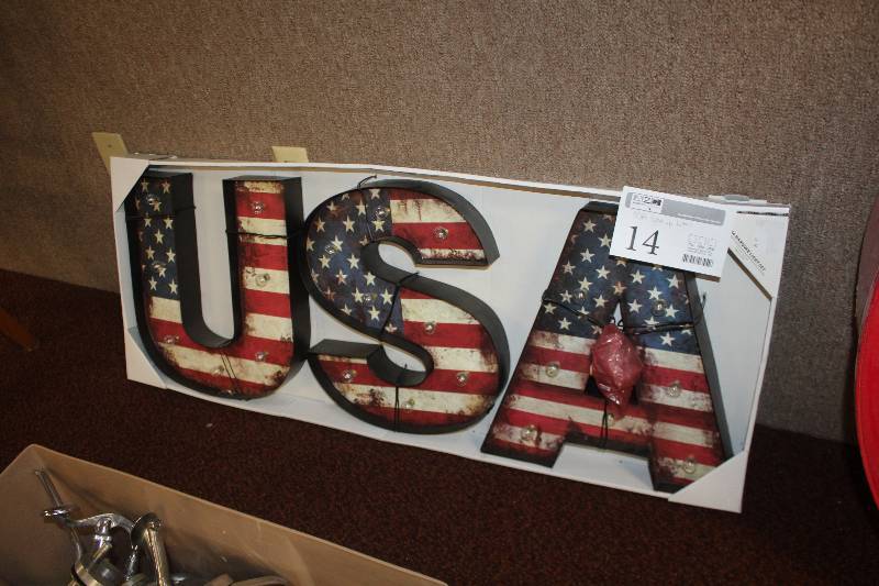 lot 14 image: USA Lighted Wall Art