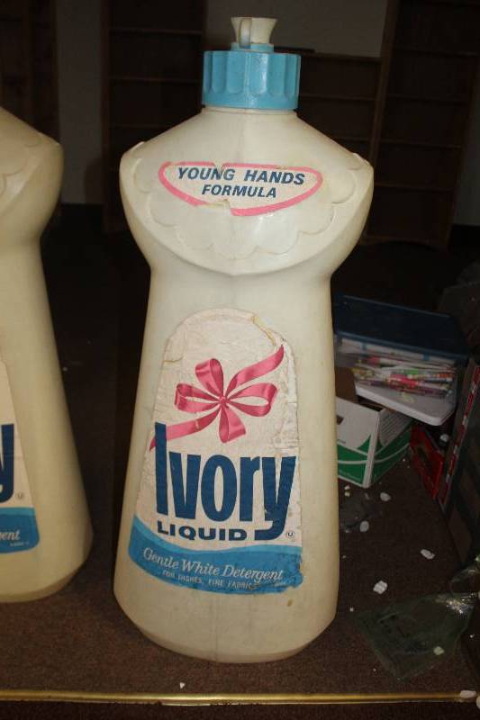 lot 6 image: Ivory Dishsoap Plastic Bottle Floor Art