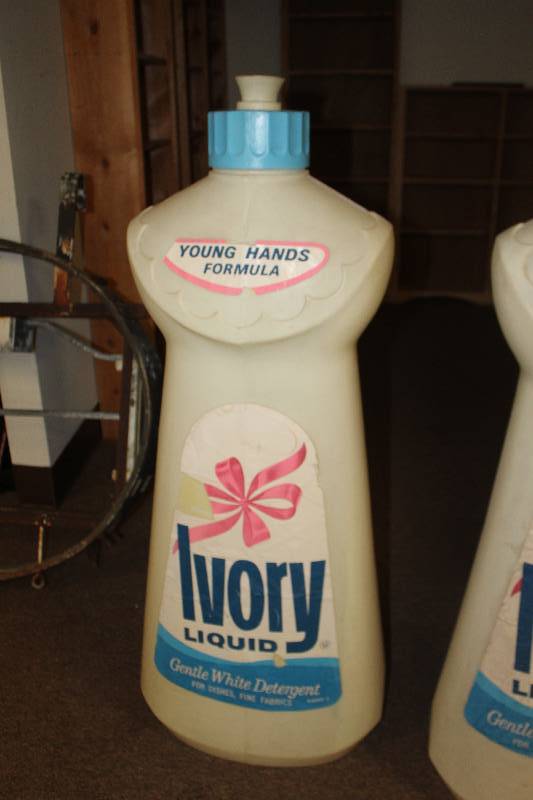 lot 5 image: Ivory Dishsoap Plastic Bottle Floor Art