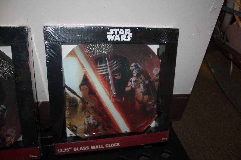 lot 65 image: Star Wars 13.75in. Glass Wall Clock