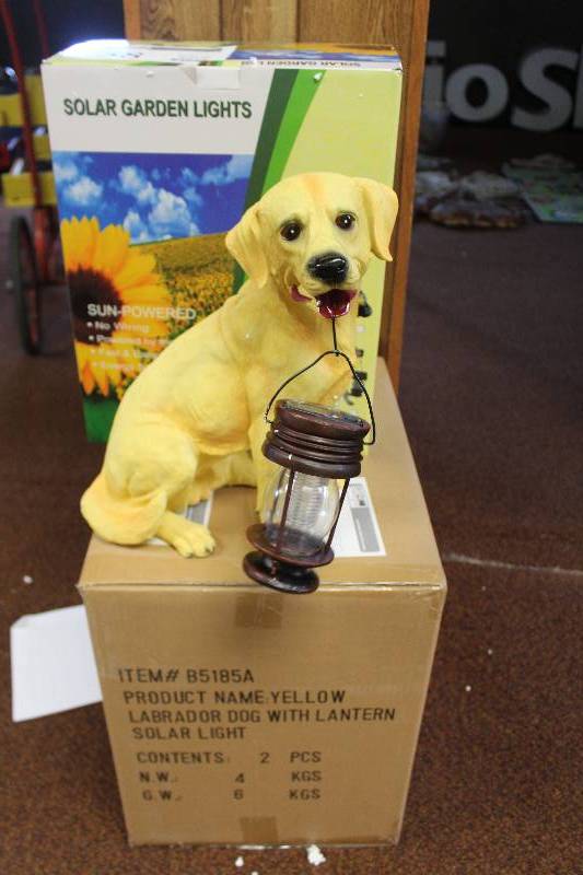 lot 39 image: Golden Labrador Dog w Solar Lantern
