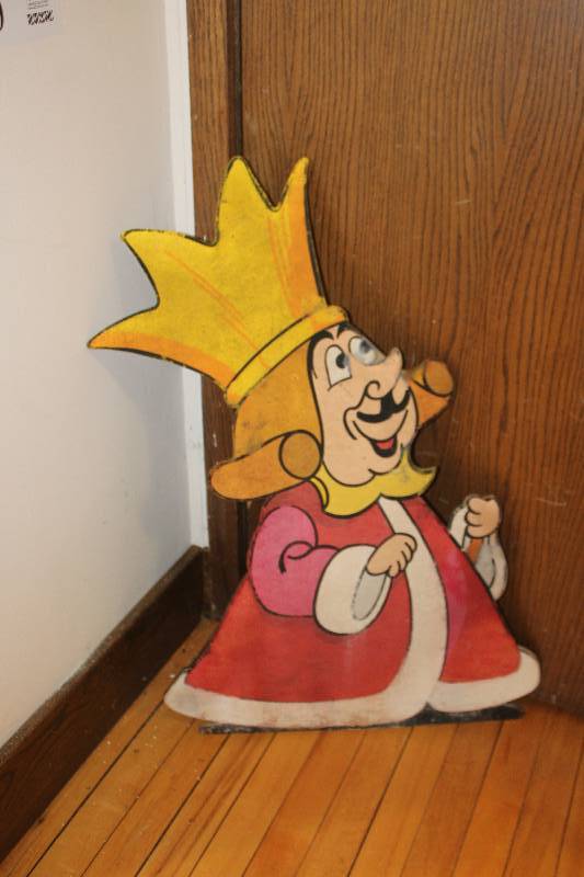 lot 80 image: King Wall Art