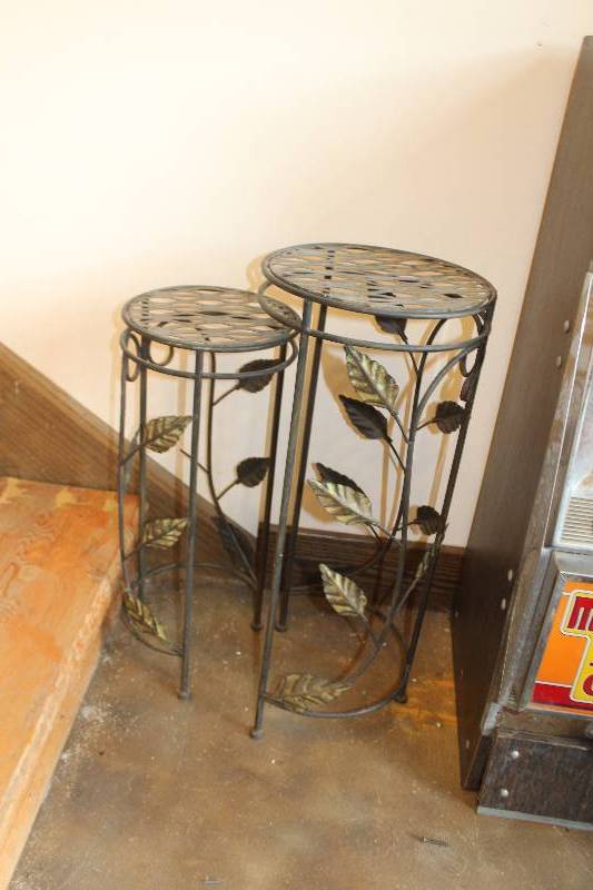 lot 69 image: Lot of (2) Plant Stands w Round Top