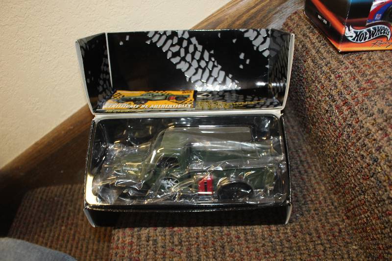 lot 89 image: Ertl Collectibles Wix Filters 1946 Dodge Power Wagon Die-Cast Truck