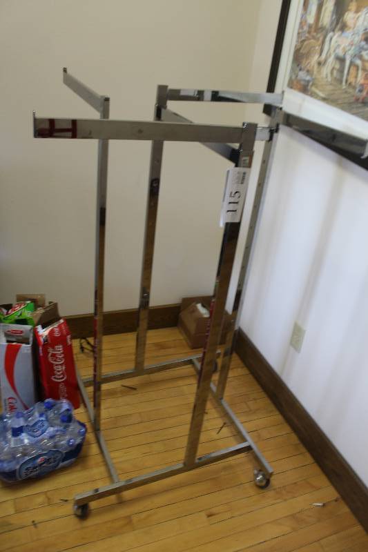 lot 115 image: Rolling Display Rack
