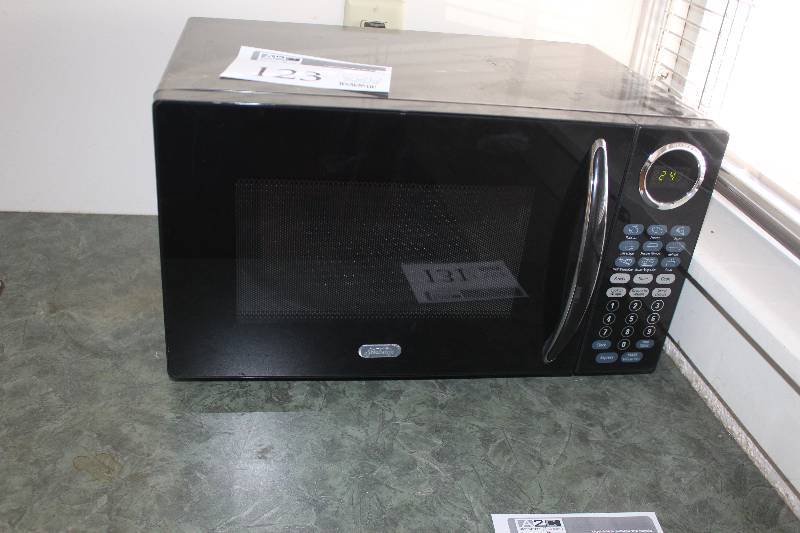 lot 123 image: Sunbeam Microwave