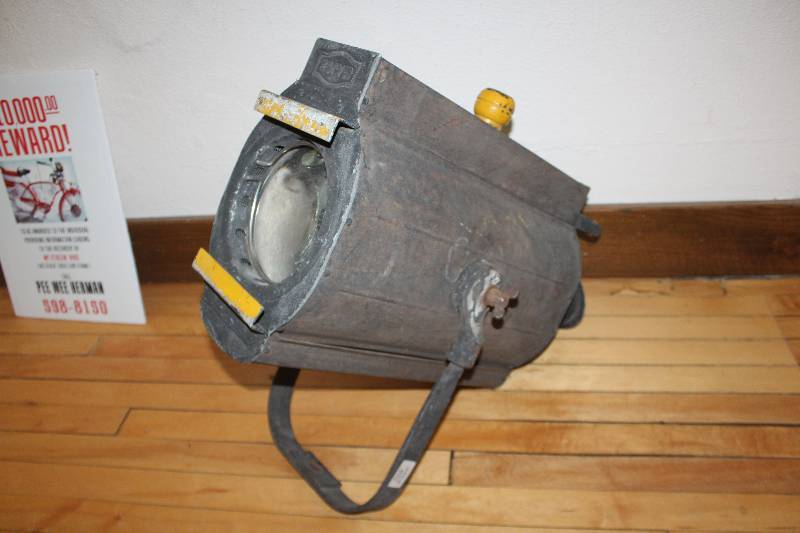 lot 128 image: Major Spot Light Unit