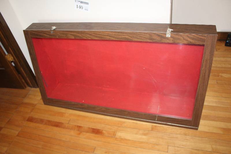 lot 140 image: Picture Box