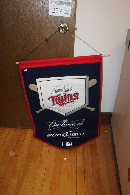 lot 227 image: Minnesota Twins Bud Light Banner