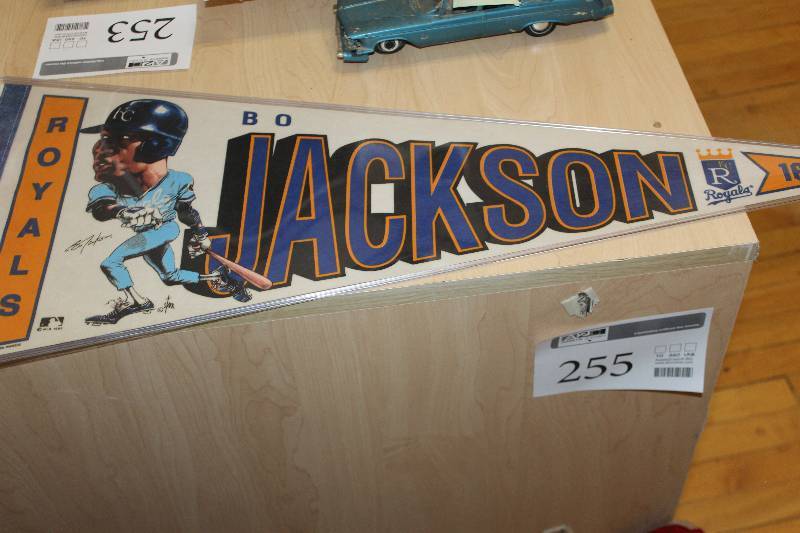lot 253 image: 1984 Bo Jackson Kansas City Royals Pennant