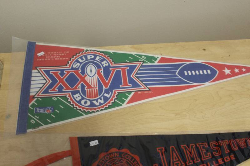 lot 245 image: Superbowl XXVI Pennant