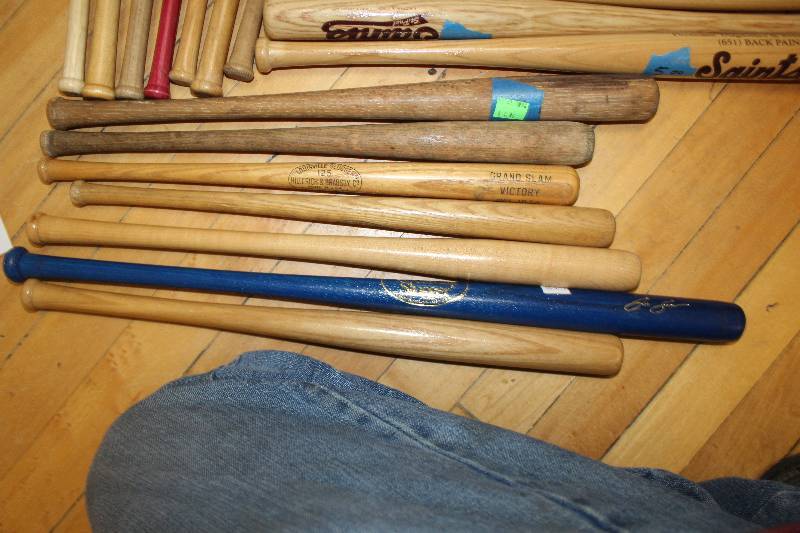 lot 260 image: Lot of (6) Collectors Baseball Bats