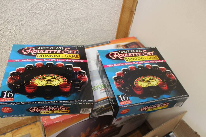 lot 176 image: Lot of (2) Shot Glass Roulette Set Drinking Game