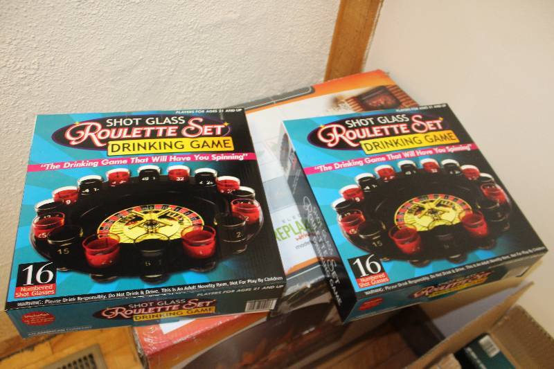 lot 177 image: Lot of (2) Shot Glass Roulette Set Drinking Game