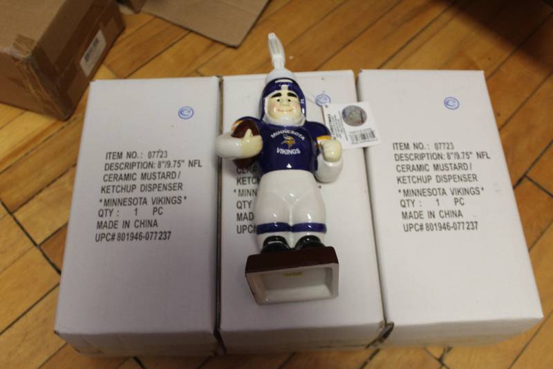 lot 226 image: Lot of (4) Minnesota Vikings Ceramic KetchupMustard Dispensers