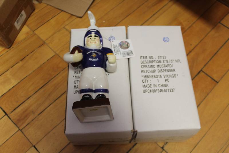 lot 224 image: Lot of (3) Minnesota Vikings Ceramic KetchupMustard Dispensers