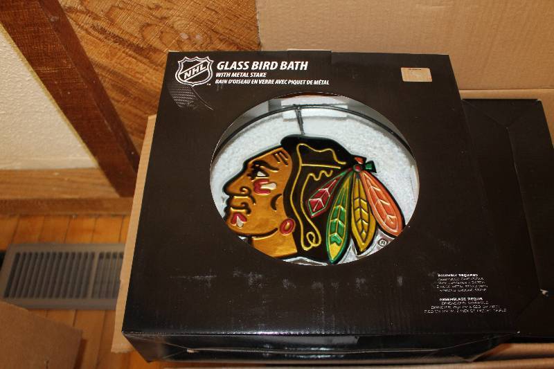 lot 205 image: NHL Chicago Blackhawks Glass Bird Bath