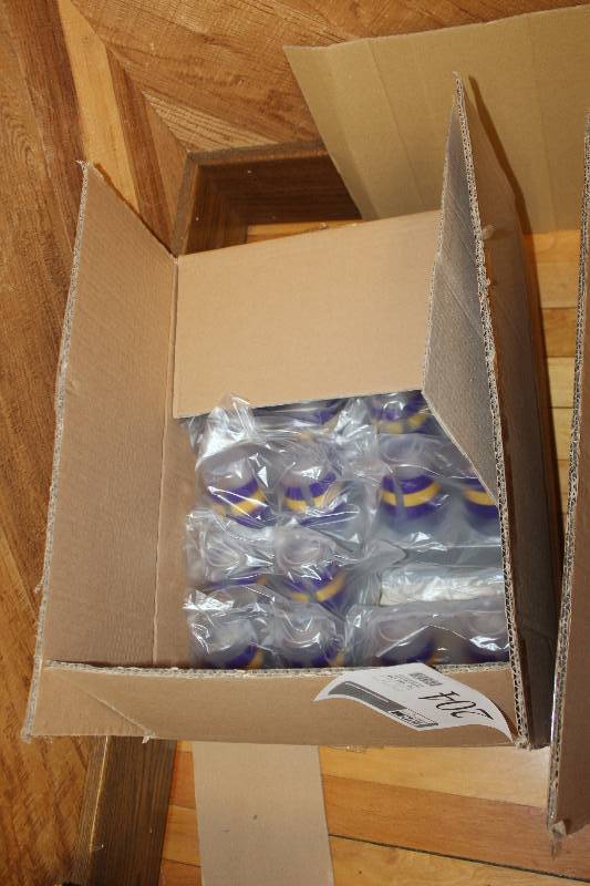 lot 204 image: Lot of (12) Minnesota Vikings Spill Proof Sippy Cups