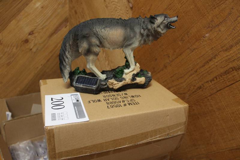 lot 200 image: Howling Solar Wolf w Sensor