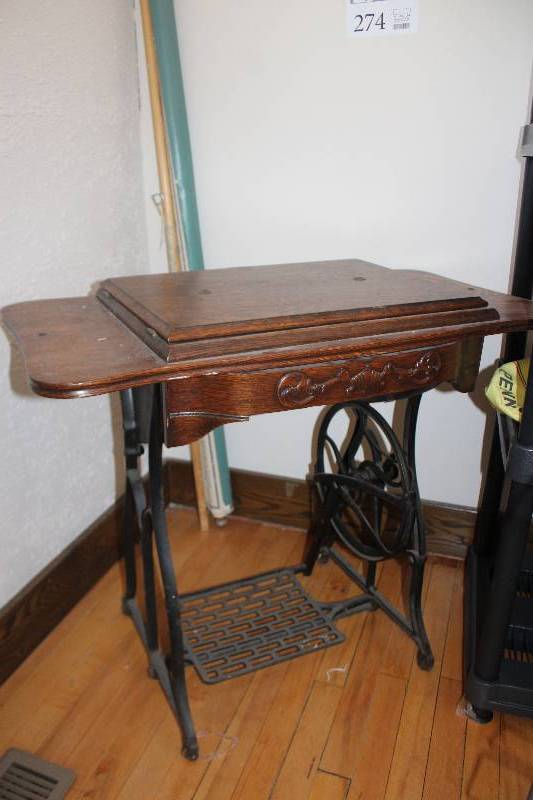 lot 274 image: Wheeler Table Sewing Machine