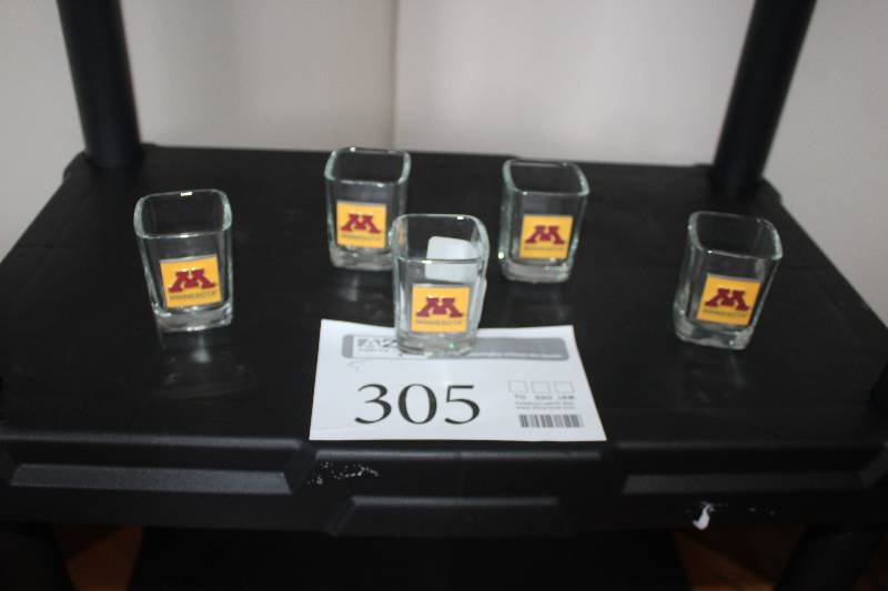 lot 305 image: Lot of (5) Minnesota Gophers Glasses
