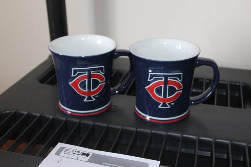 lot 302 image: Lot of (2) Minnesota Twins Mugs