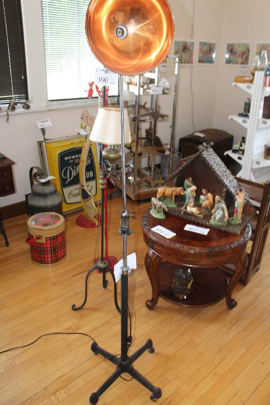 lot 389 image: Floor Lamp