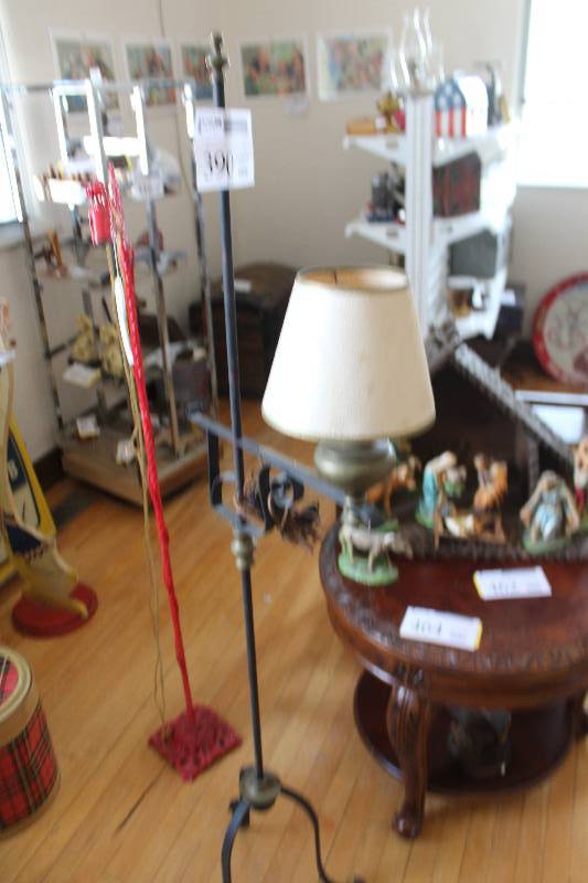 lot 390 image: Floor Lamp