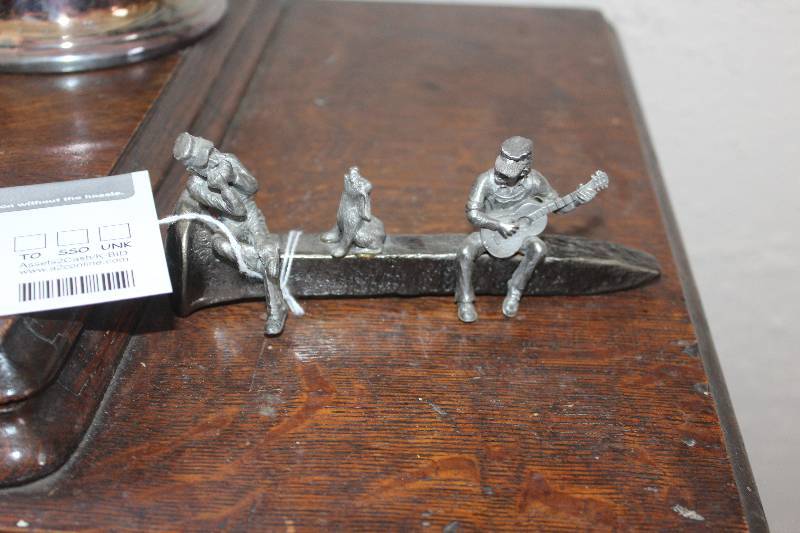 lot 399 image: Railroad Tie Art