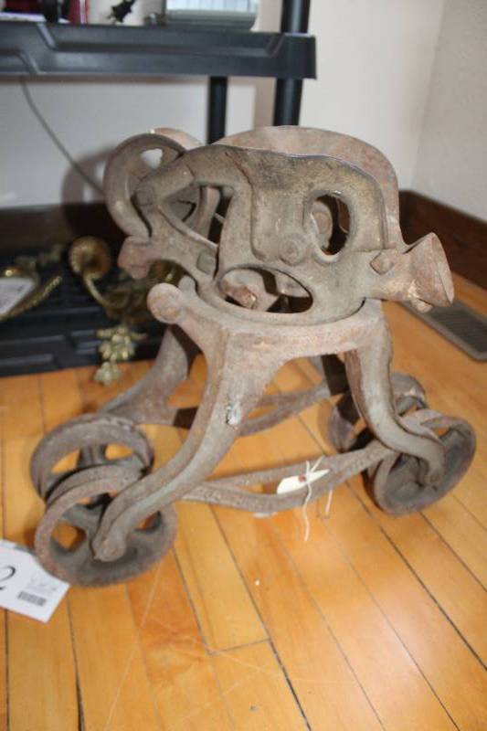 lot 392 image: Decorative Metal Floor Art